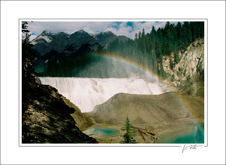 Duha nad Wapta Falls